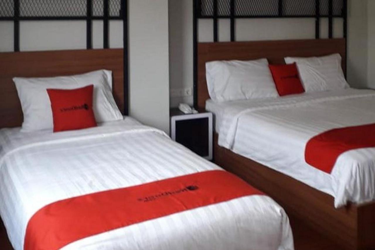 Reddoorz Plus @ Doorman Guest House Bandung Eksteriør bilde